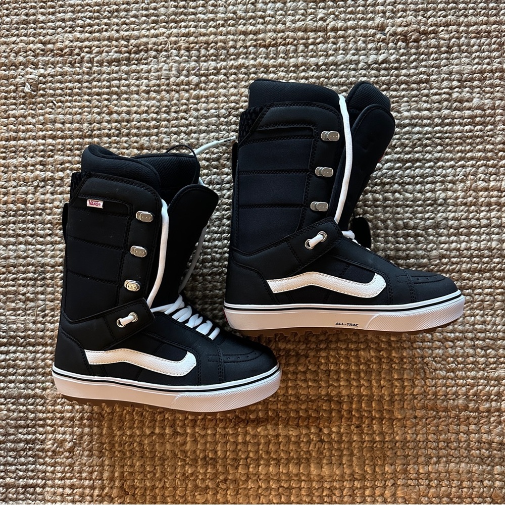 *BRAND NEW, NEVER WORN* Vans Hi- Standard OG Snowboard Boot